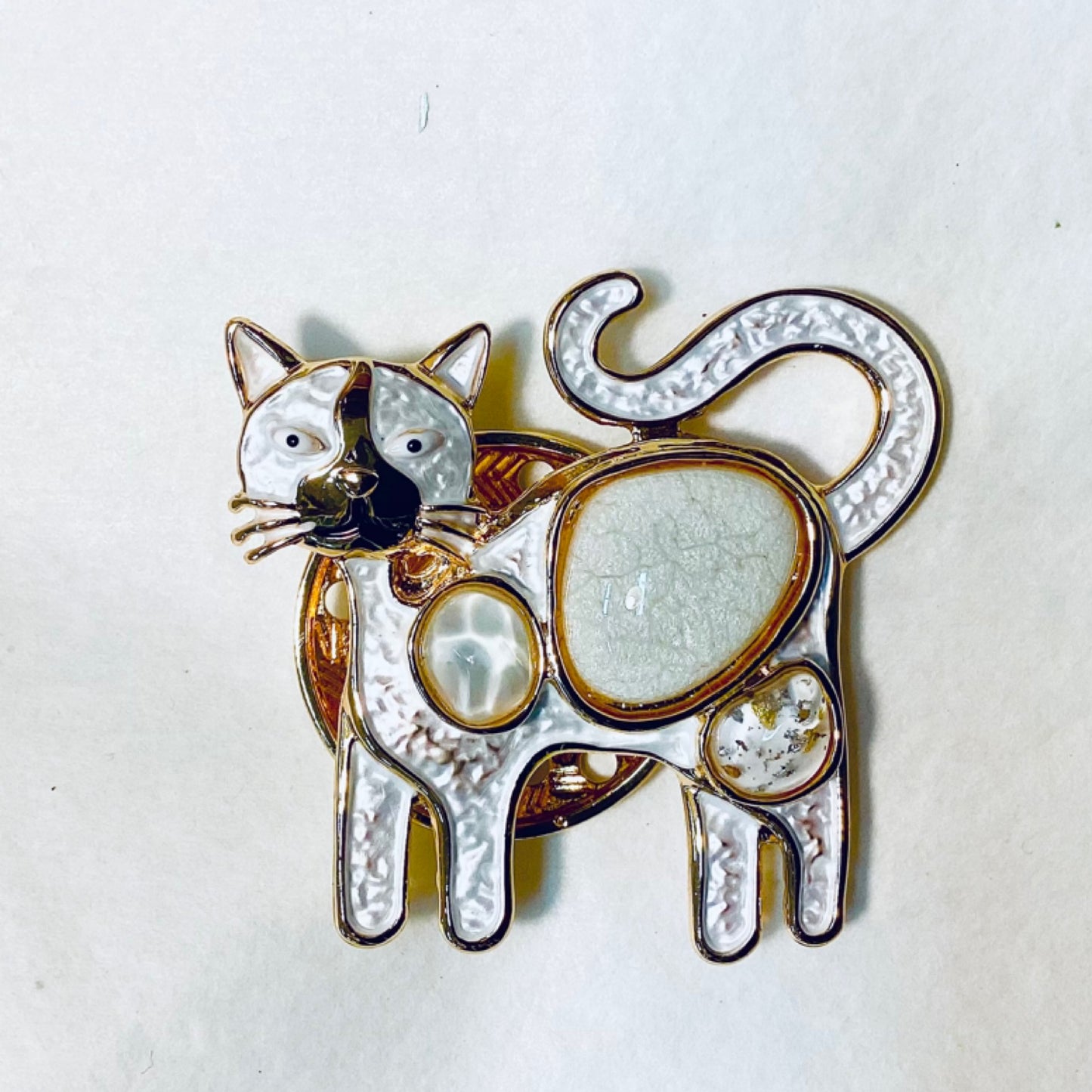 Magnet Brooch Cat - White