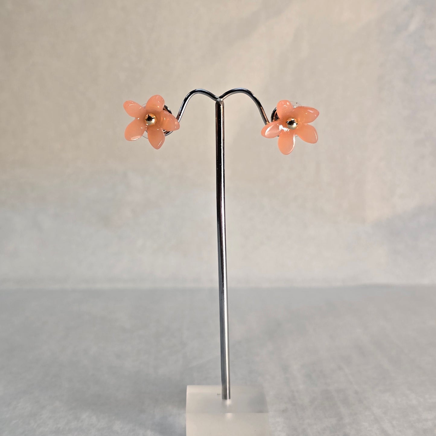 Flower Stud - Peach
