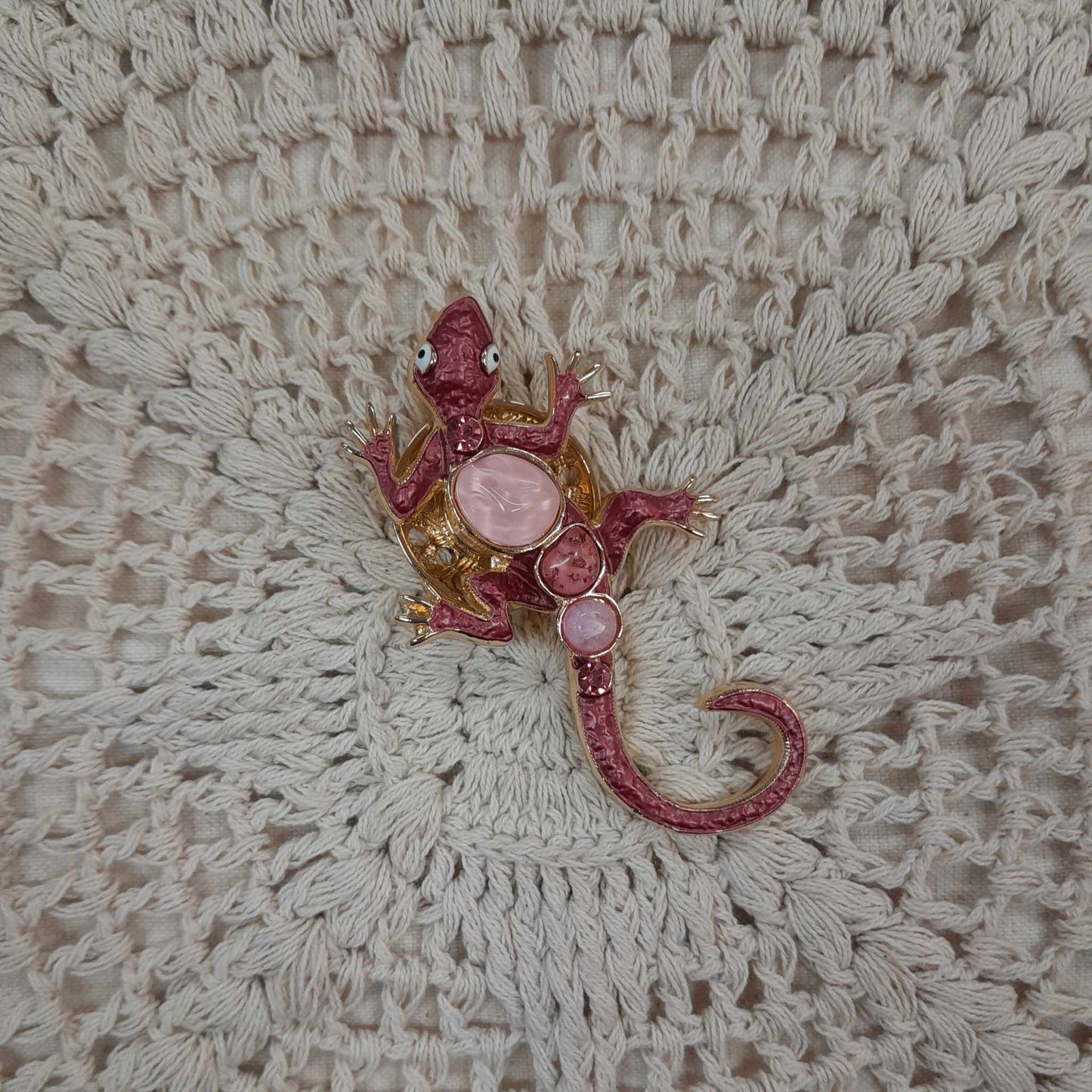 Crystal Lizard Magnet Brooch