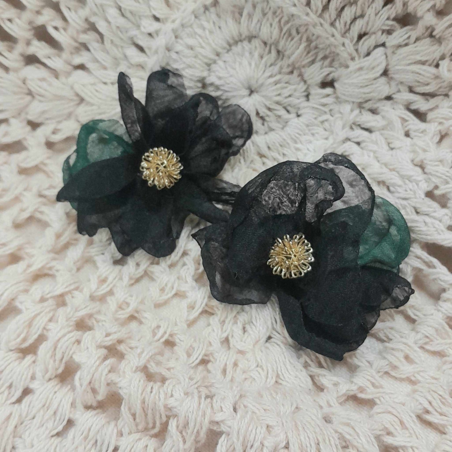 Flora Earrings Black