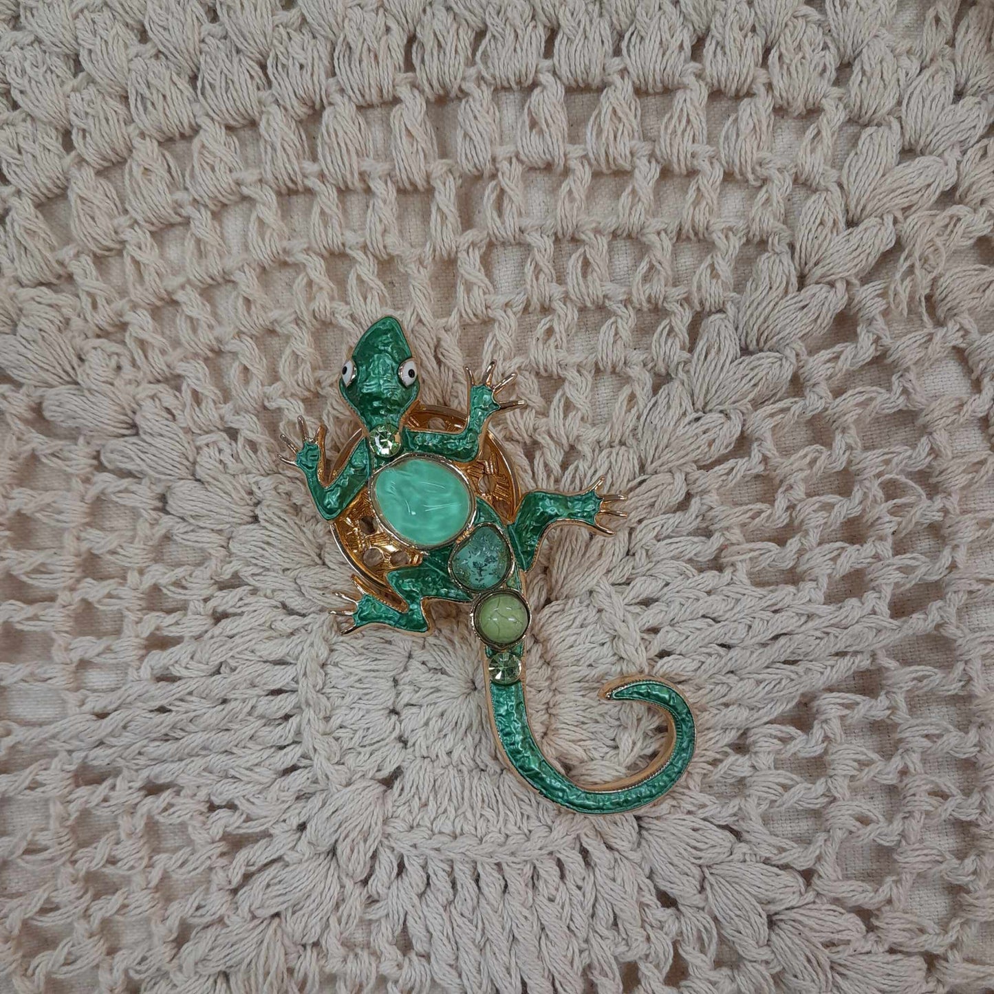 Crystal Lizard Magnet Brooch