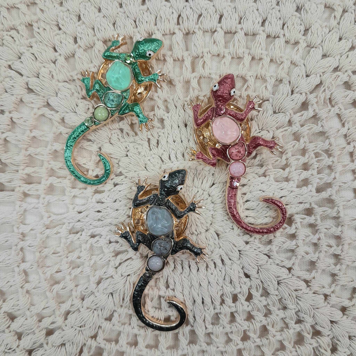 Crystal Lizard Magnet Brooch