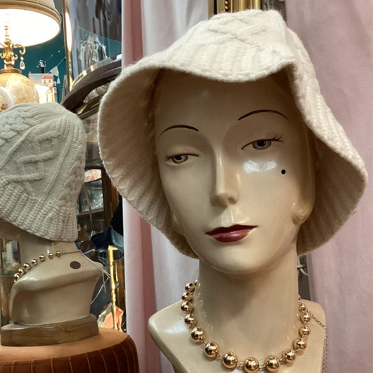 Cable Knitted Bucket Hat Ivory
