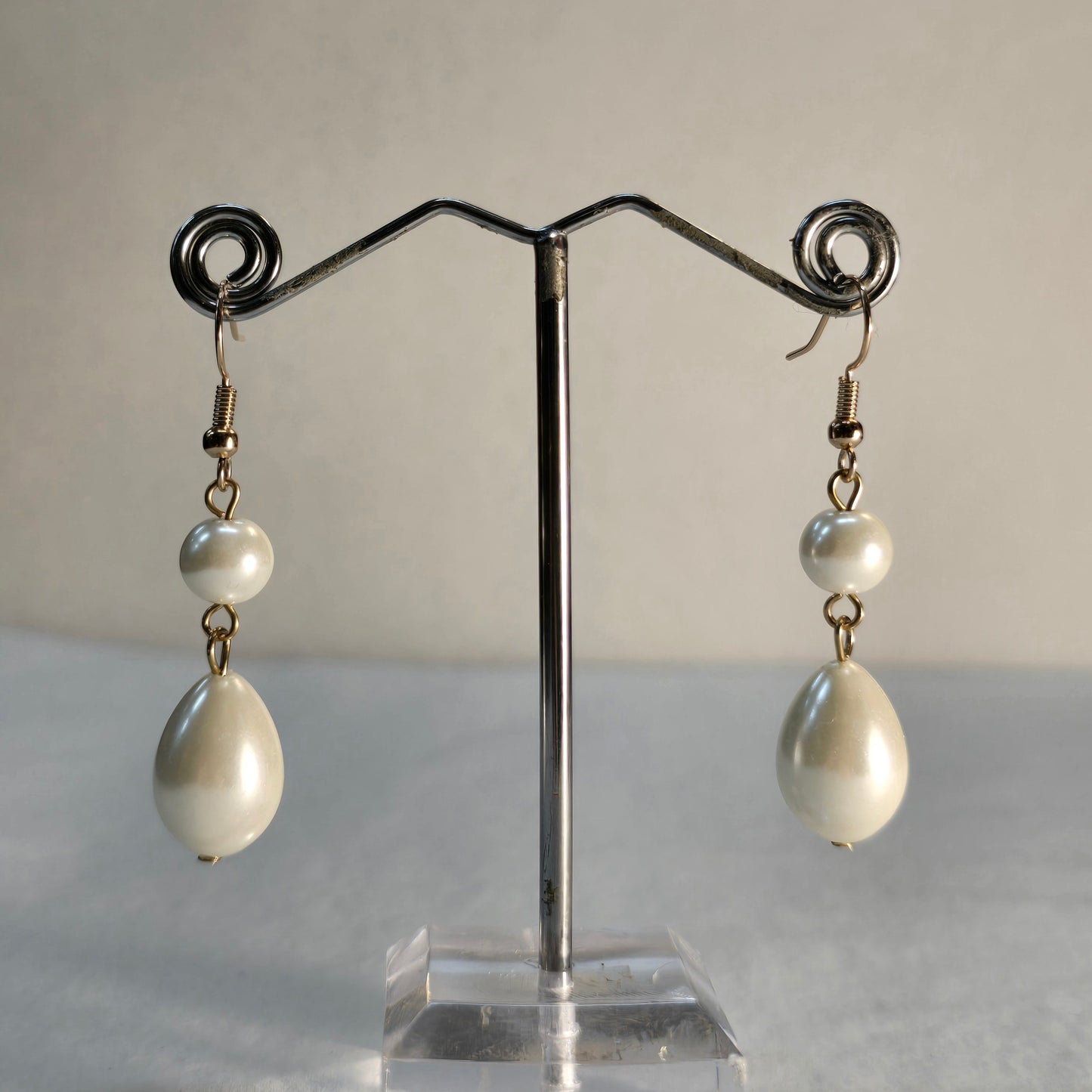 Gold Earrings with Small and Large Pearl