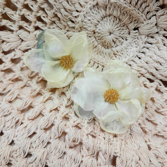 Flora Earrings White