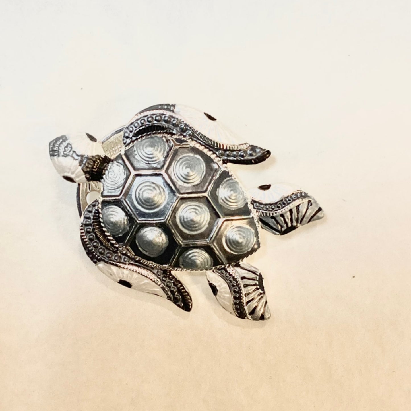 Turtle Brooch - Grey